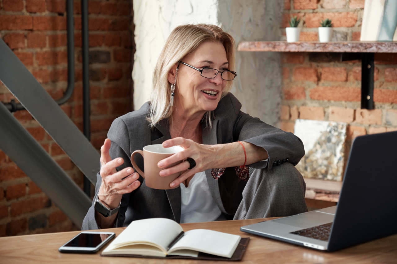 Communicating with colleague via laptop app