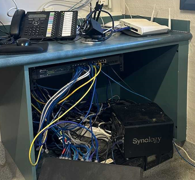 messy office systems cables